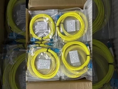 เสื้อออกสีเหลือง E2000 แพทช์คอร์ด สายไฟเบอร์ออปติก APC โลหะ Cap Connector SM DX PVC Indoor