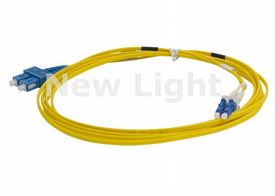 สายแพตช์ไฟเบอร์ออปติก Duplex LC-SC ขนาด 9/125 ไมโครเมตร หุ้ม PVC หนา 2.0 มม. การเชื่อมต่อที่เสถียร